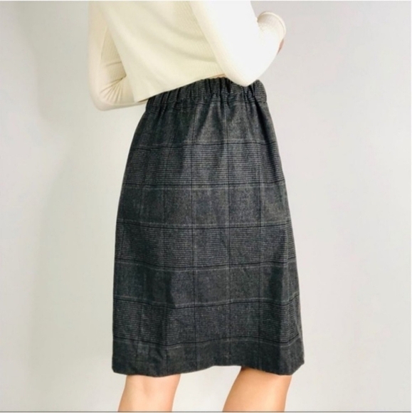 Aritzia Group‎ of Babaton Plaid Gray Skirt Tie Waist - Picture 2 of 10